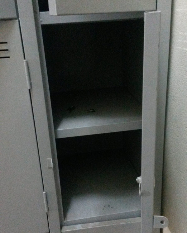Khoang đựng đồ tủ locker rộng rãi