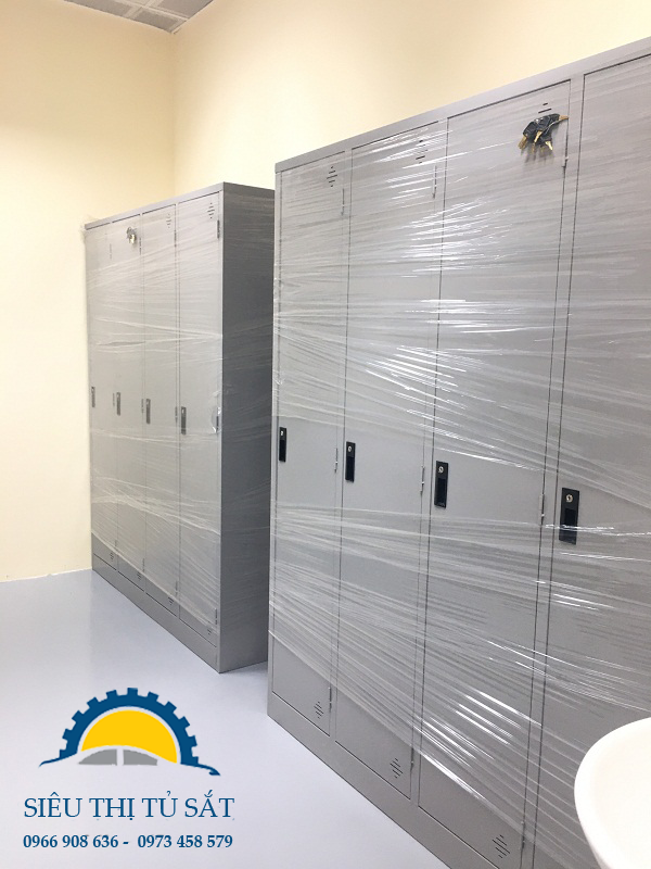 Phân phối tủ sắt treo quần áo 4 cánh tại bệnh viện E 1 Phân phối tủ sắt treo quần áo 4 cánh tại bệnh viện E 1