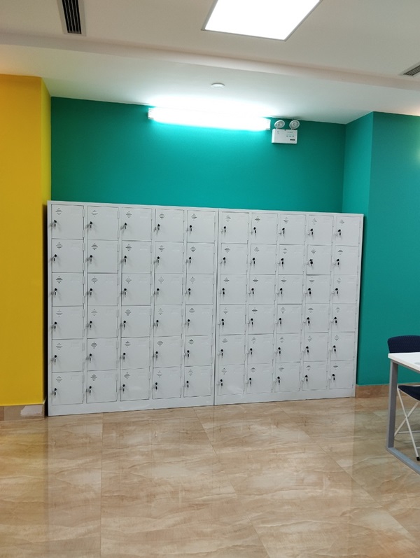 Tủ locker 30 ngăn cung ứng cho khách hàng với mẫu mã ghi xám 1 tu 30 ngan img