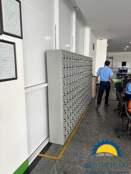 Tủ sắt 100 ngăn để điện thoại cung ứng tại KCN Đồng Văn 1 Hà Nam 2 tủ locker 100 ngăn để điện thoại giá rẻ