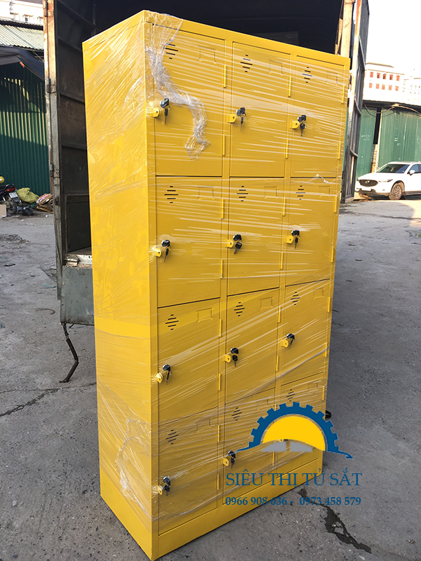 Sản xuất đơn hàng tủ locker 12 ngăn màu vàng cho khách hàng tại Trung Văn 1 tu locker 12 ngan mau vang theo yeu cau khach hang img 2