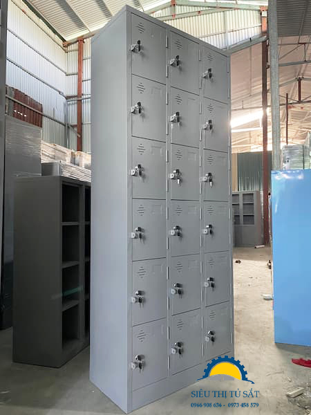 Tủ sắt 18 ngăn thêm khay 2 Tủ sắt locker 18 ngăn thêm khay màu xám hiện đại, chắc chắn