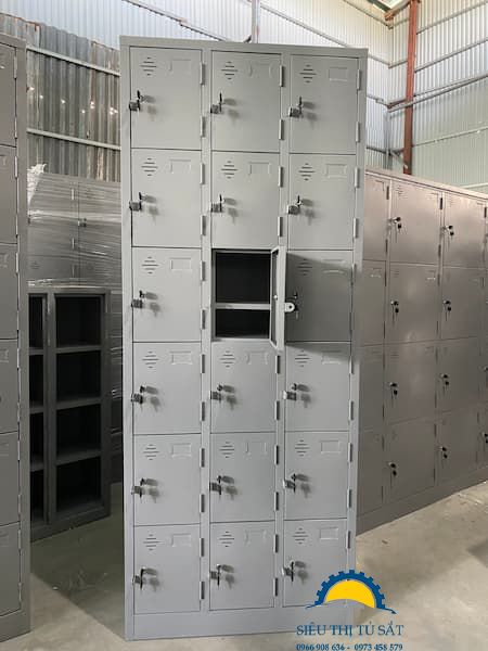 Tủ sắt 18 ngăn thêm khay 4 Tủ sắt 18 ngăn có khay bên trong, dùng lưu trữ đồ cá nhân an toàn