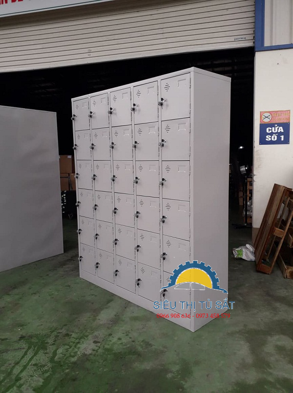 Tủ sắt 30 ngăn bàn giao tận tay đến công ty TNHH Tâm Hợp Sóc Sơn 2