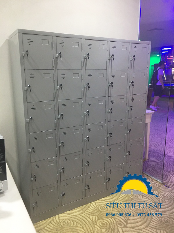 Tủ sắt locker 30 ngăn phân phối tại Times City 3