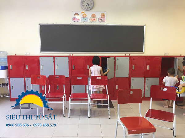 Tủ sắt mầm non 8 ngăn tại trường tiểu học Vietkid ngõ 9 Hoàng Cầu