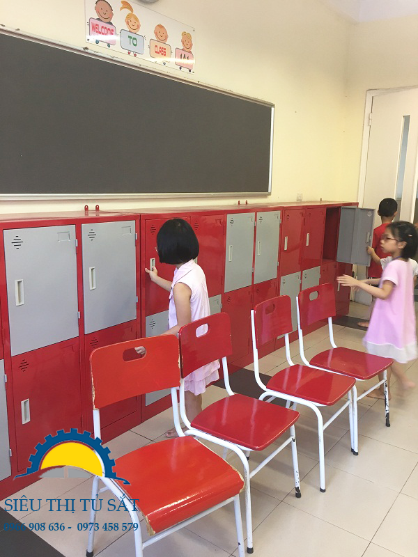 Tủ sắt mầm non 8 ngăn tại trường tiểu học Vietkid ngõ 9 Hoàng Cầu 3