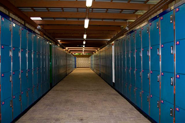 tủ sắt locker ở những nơi công cộng