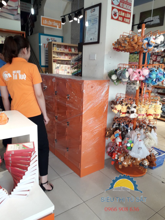 Tủ sắt locker phân phối tại nhà sách Trí Tuệ 1
