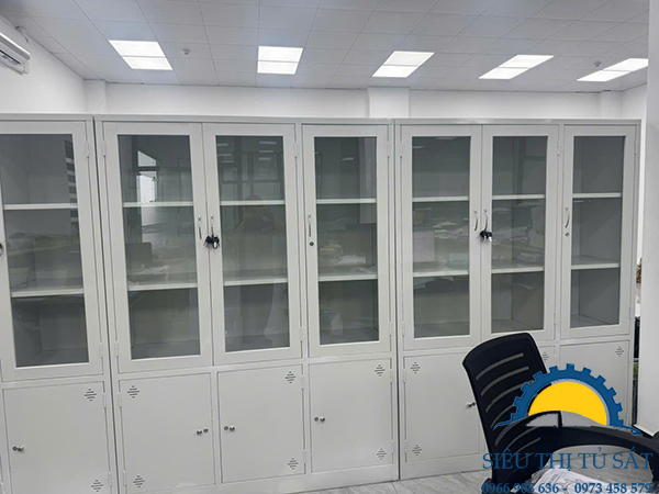 Tủ hồ sơ 3 buồng cánh kính thiết kế hiện đại, dễ quan sát 2 Tủ sắt hồ sơ 3 cánh kính giá rẻ