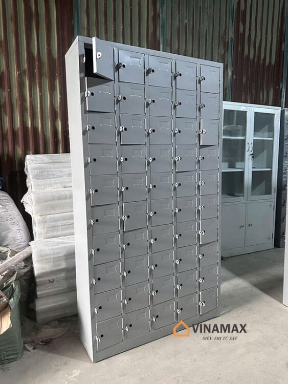 Hoàn thiện tủ locker 50 ngăn đáp ứng nhu cầu bảo quản điện thoại 2 Tủ locker 50 ngăn dùng để bảo quản điện thoại cá nhân